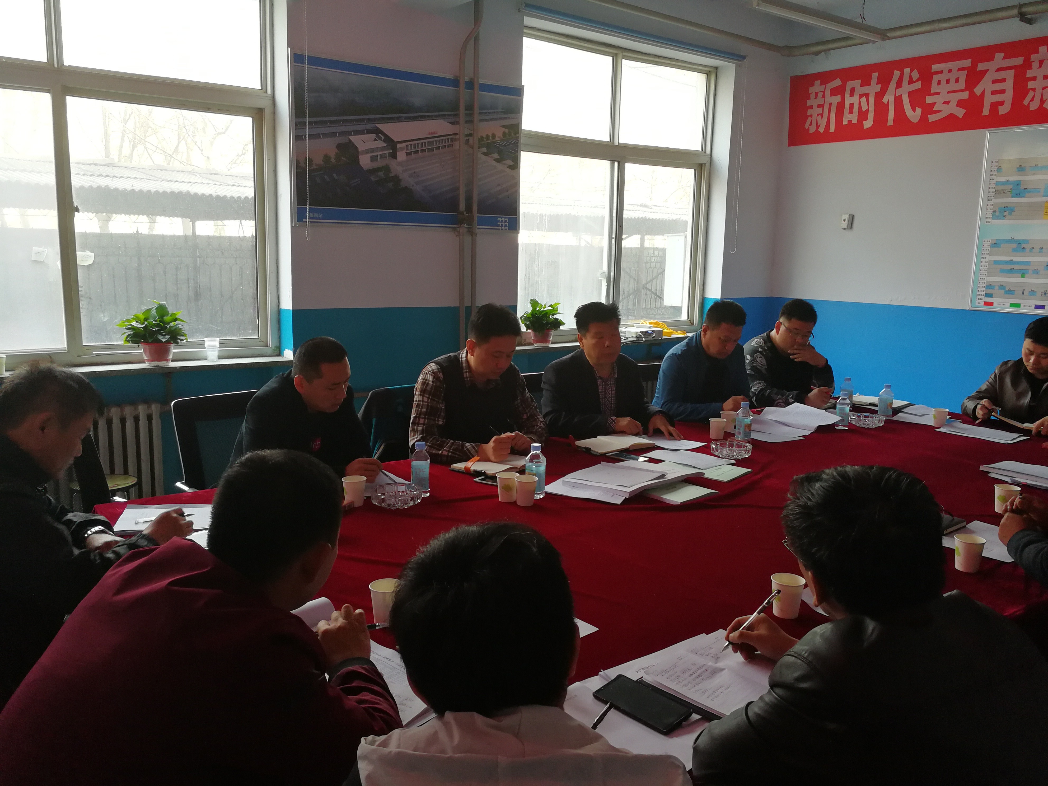 标题:衡大处组织召开2019年养护专项工程开工动员会<br/>说明:    2019年养护专项工程施工队伍已陆续进场，为做好专项工程管理，管理处组织养护工区、监理单位及2019年专项施工队伍召开2019年养护专项工程开工动员会。会上，各施工单位及监理单位分别汇报工地建设及开工前准备情况，管理处养护科及养护工区对施工要求及施工重点事项进一步进行了明确，严把施工质量关，确保施工安全及施工进度。（图 刘帅/文 王鑫）<br/>日期:2019/4/12 8:54:48